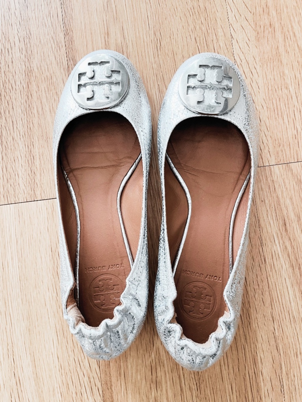 Tory Burch Logo Ballet Flats Metallic/Silver Size 7 - Picture 7 of 8